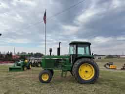 1982 John Deere 4240 Image