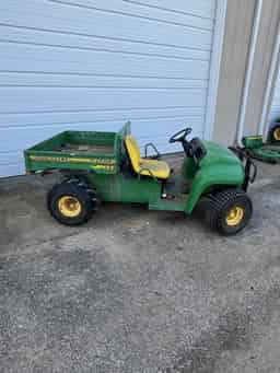 1995 John Deere 4X2 Image
