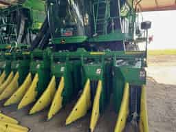 2017 John Deere CP690 Image