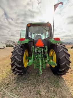 2015 John Deere 6125M Image