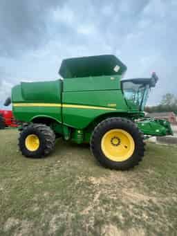 2013 John Deere S680 Image
