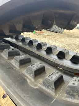 2024 John Deere 18″ 8RX Tracks Image