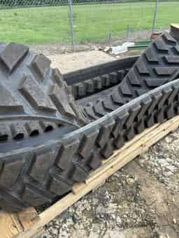 2024 John Deere 18″ 8RX Tracks Image