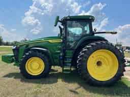 2023 John Deere 8R 250 Image