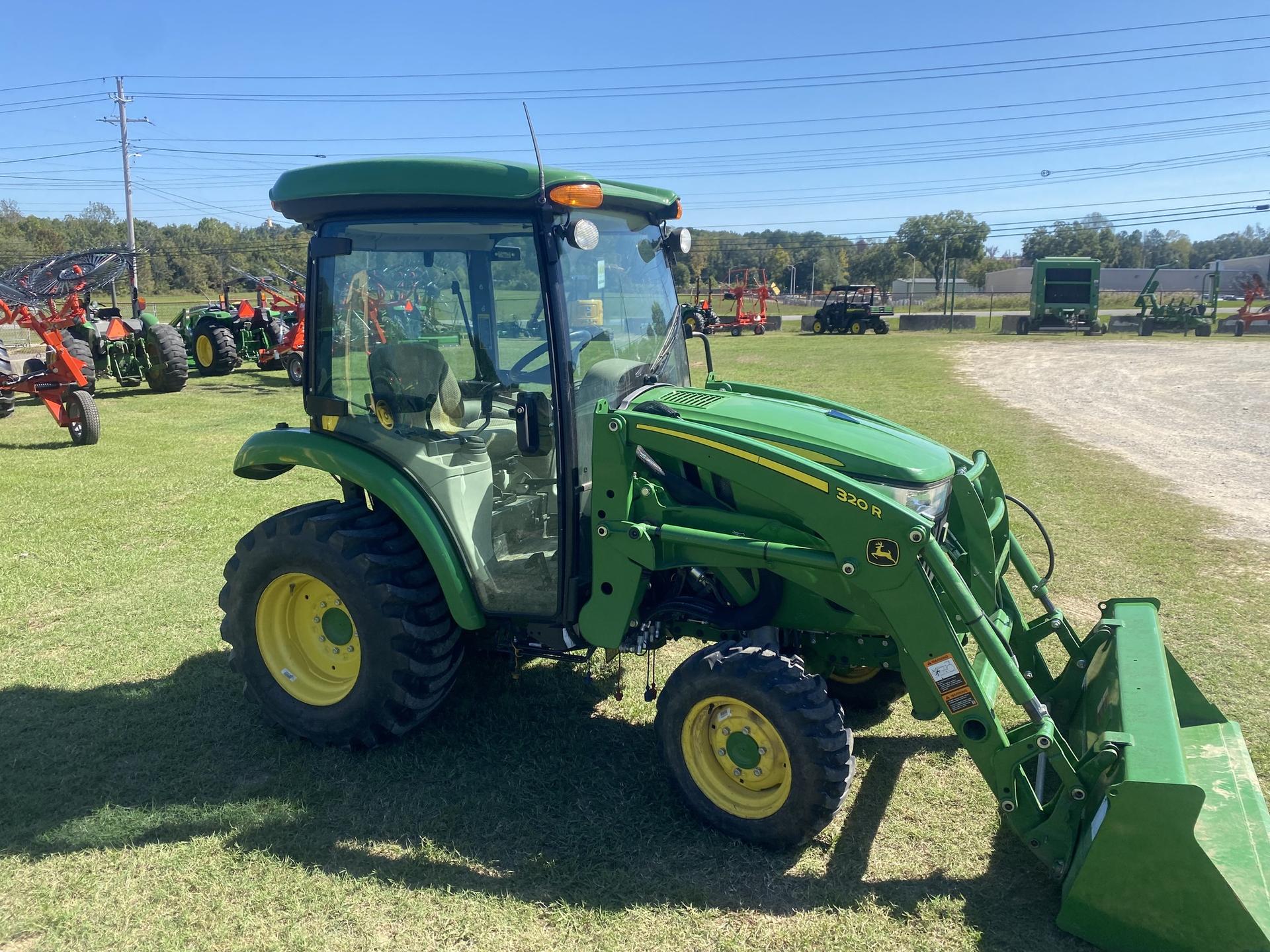 2022 John Deere 3033R Image