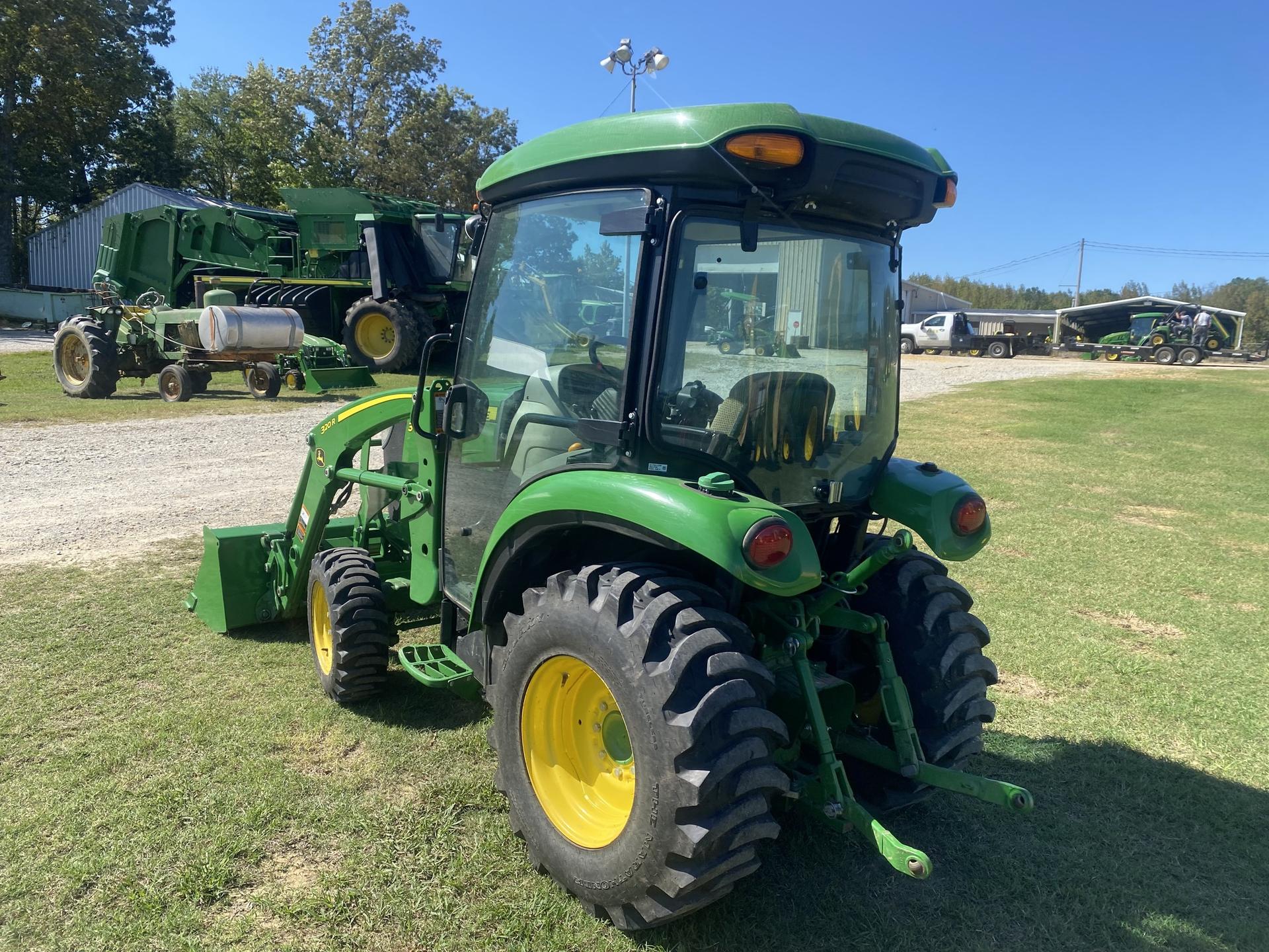 2022 John Deere 3033R Image