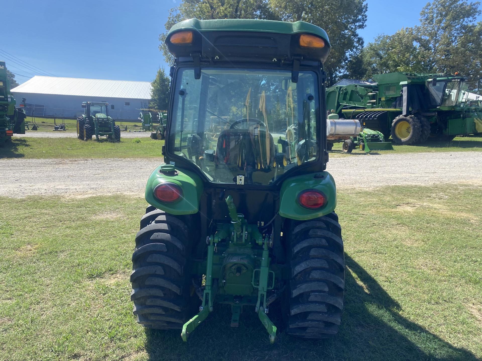 2022 John Deere 3033R Image