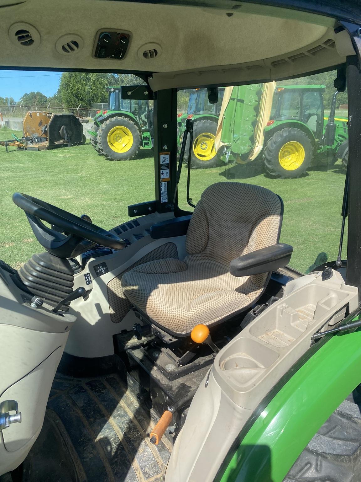 2022 John Deere 3033R Image
