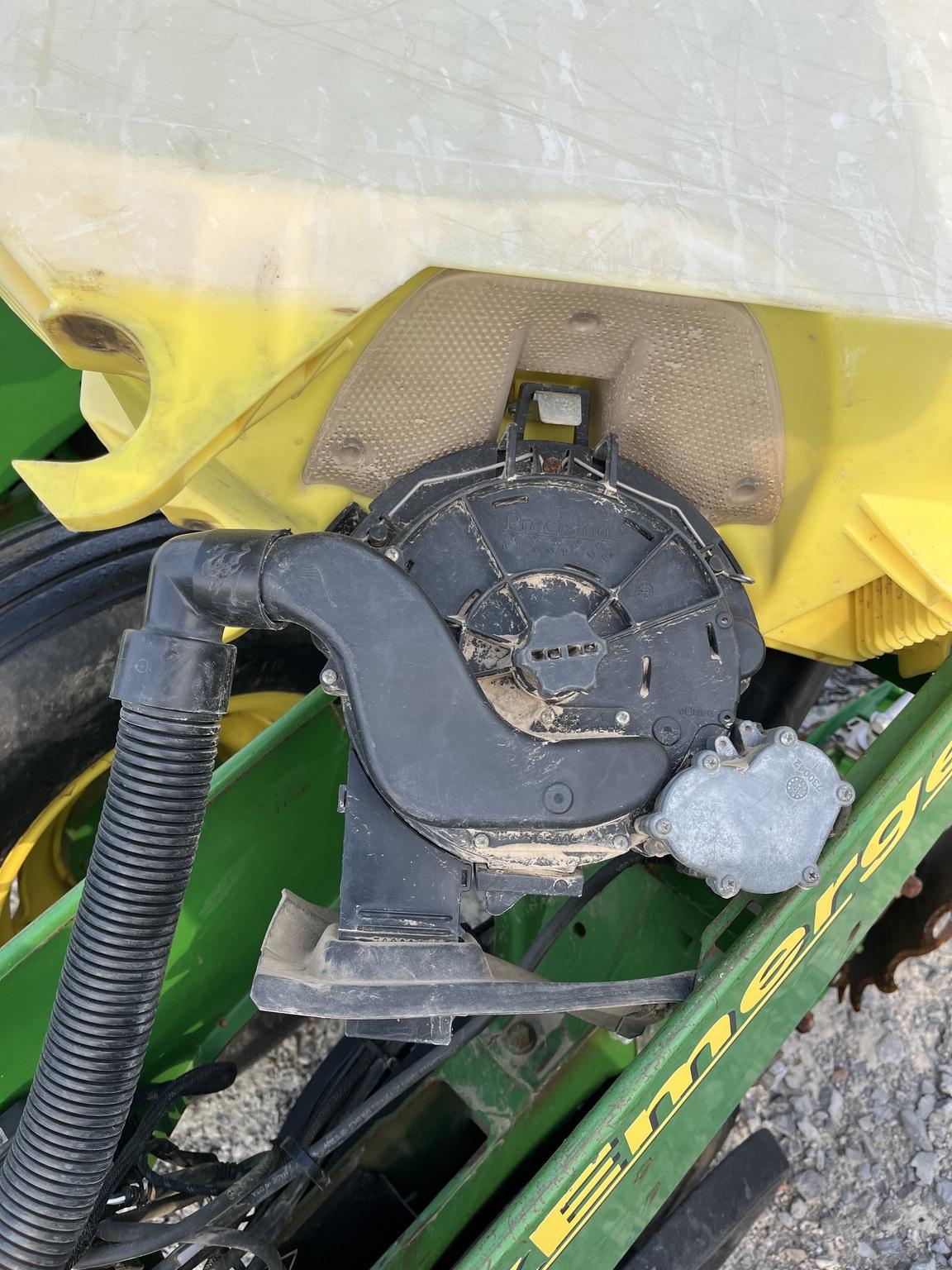 2019 Precision Planting JD 1720 XP CUSTOM Image