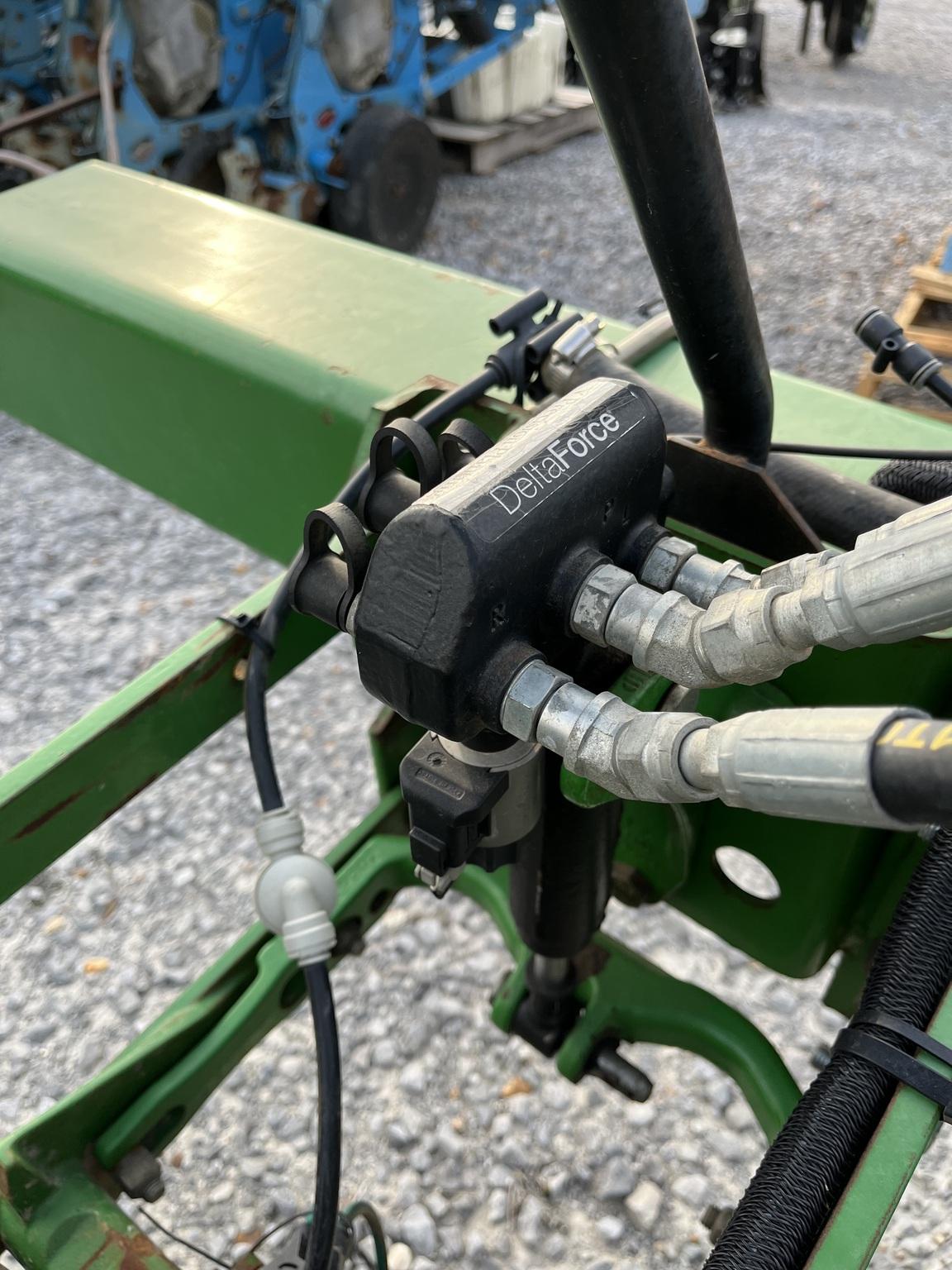 2019 Precision Planting JD 1720 XP CUSTOM Image