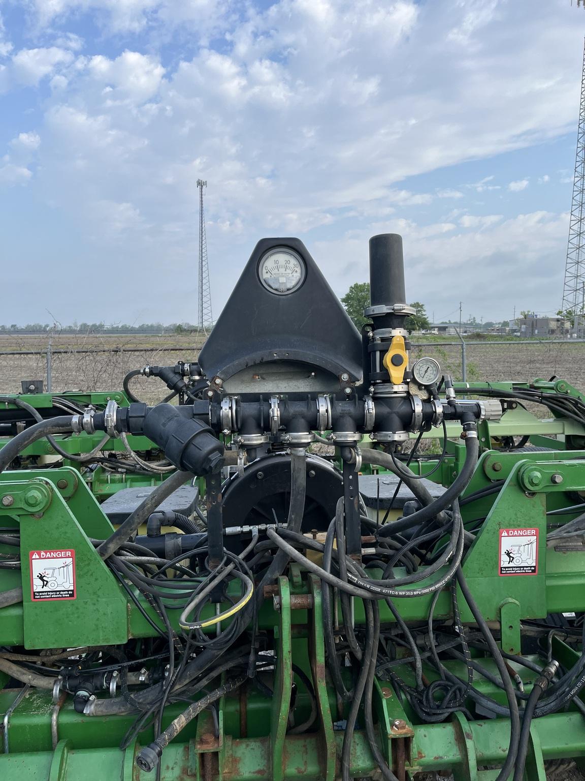 2019 Precision Planting JD 1720 XP CUSTOM Image