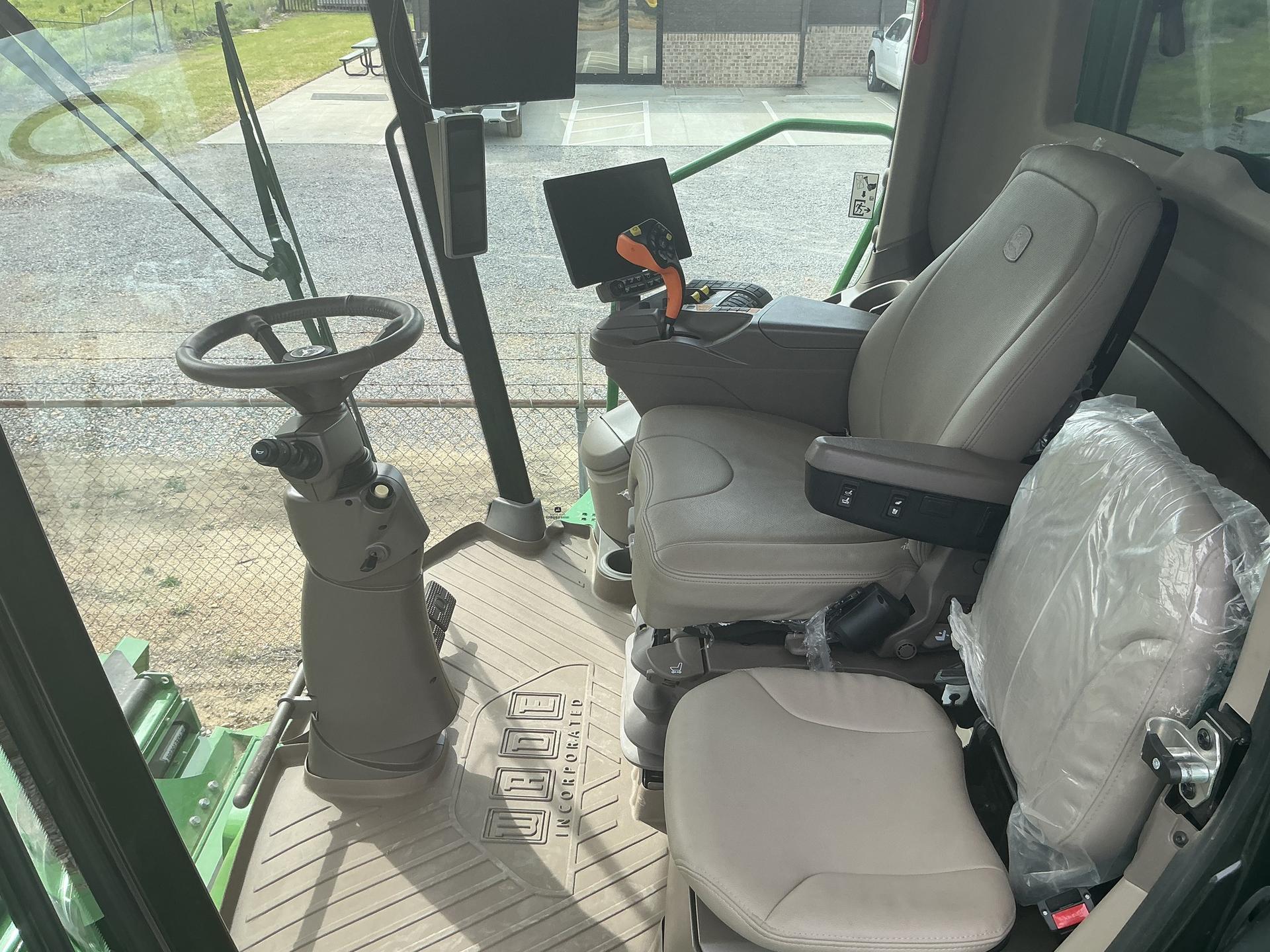 2024 John Deere S780 Image
