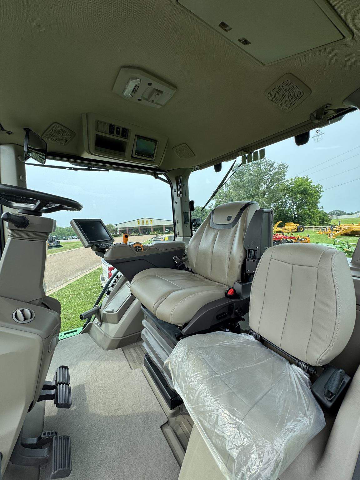 2023 John Deere 8R 280 Image