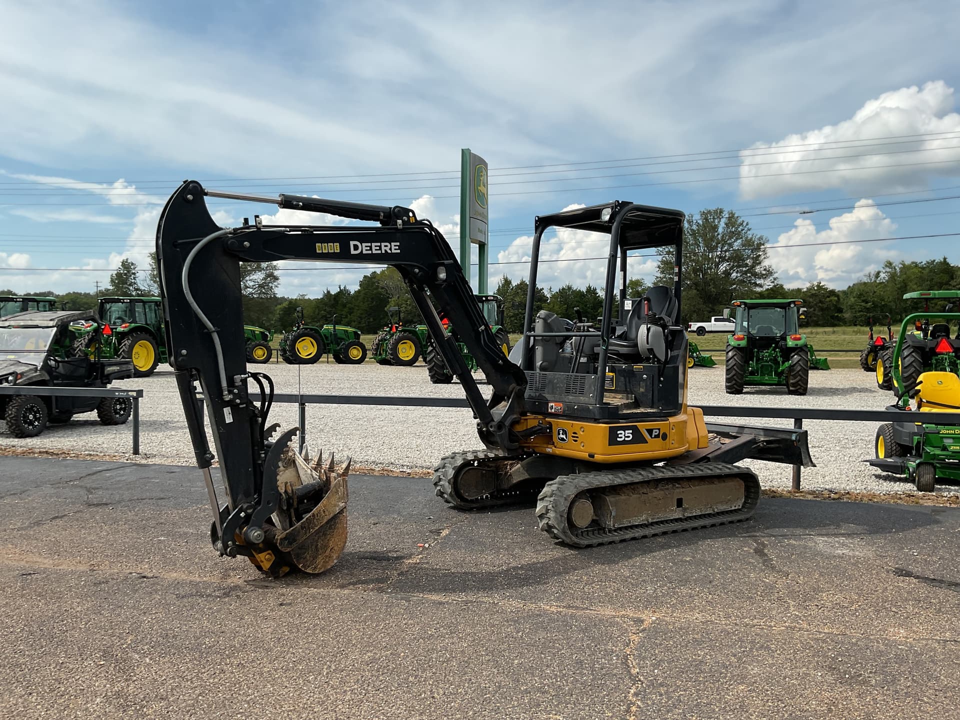 2024 John Deere 35 P Image