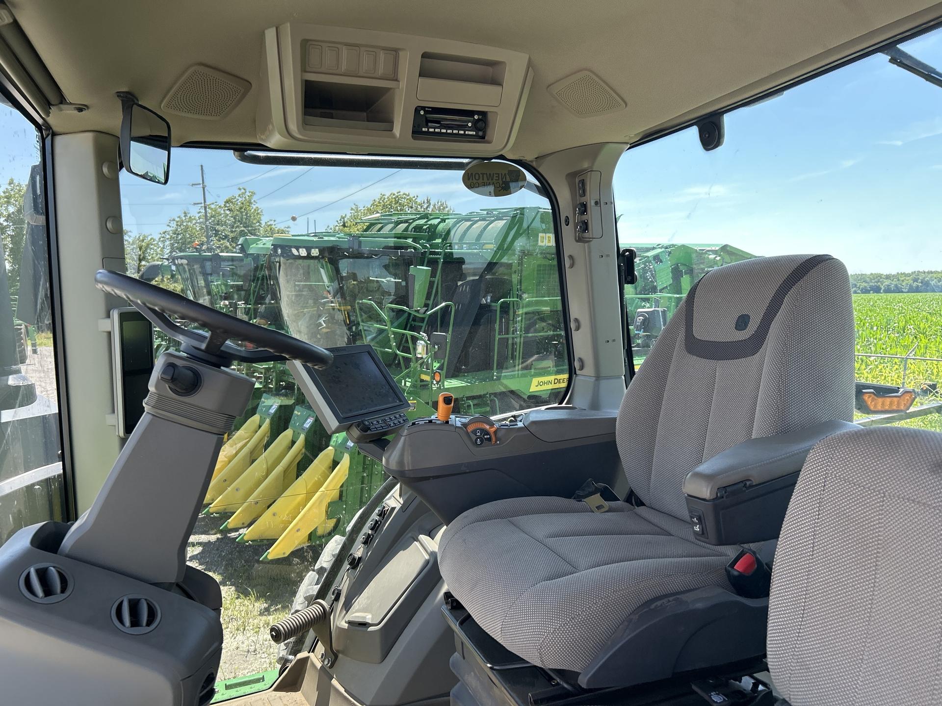 2022 John Deere 8R 340 Image