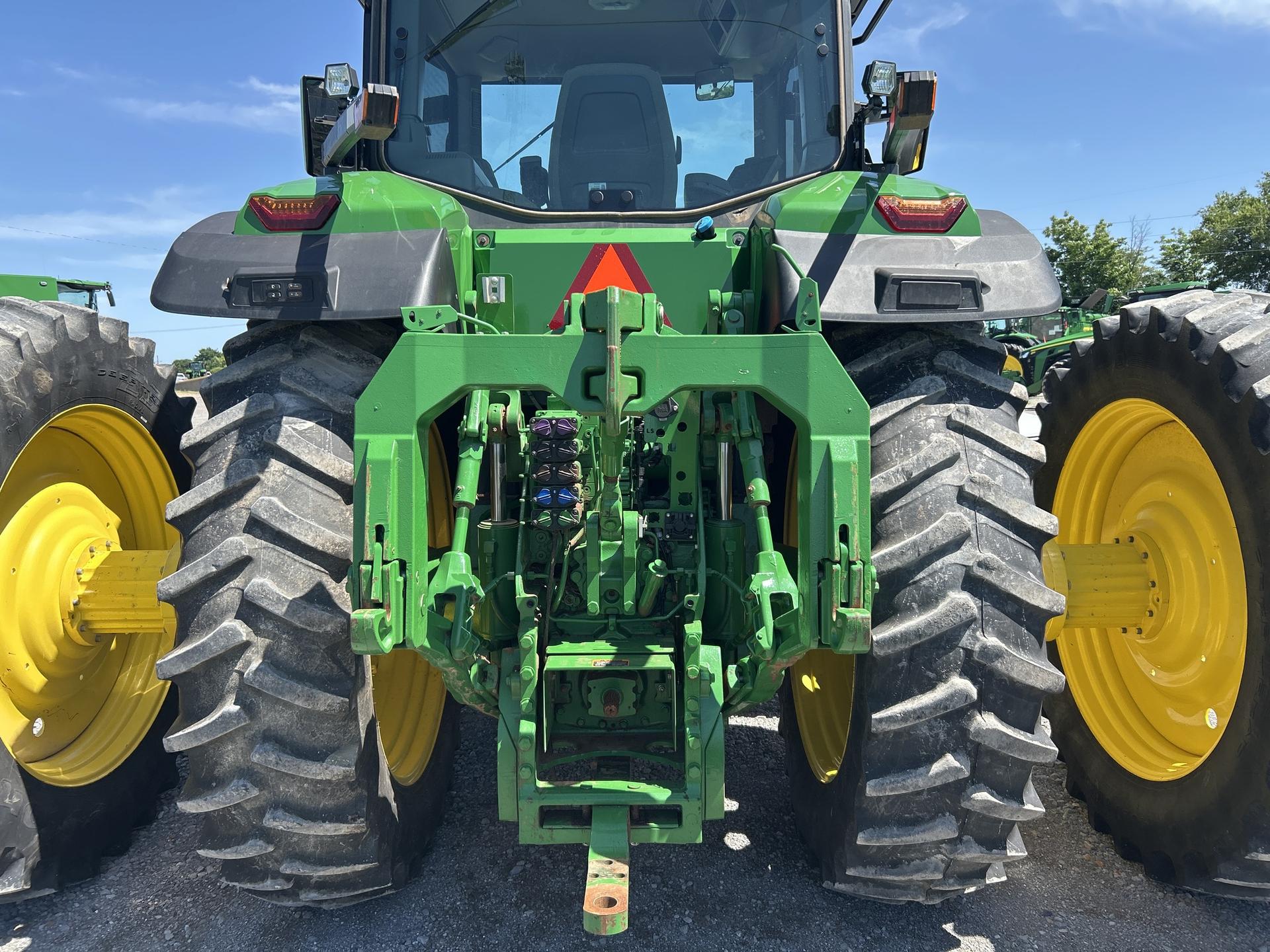 2022 John Deere 8R 340 Image