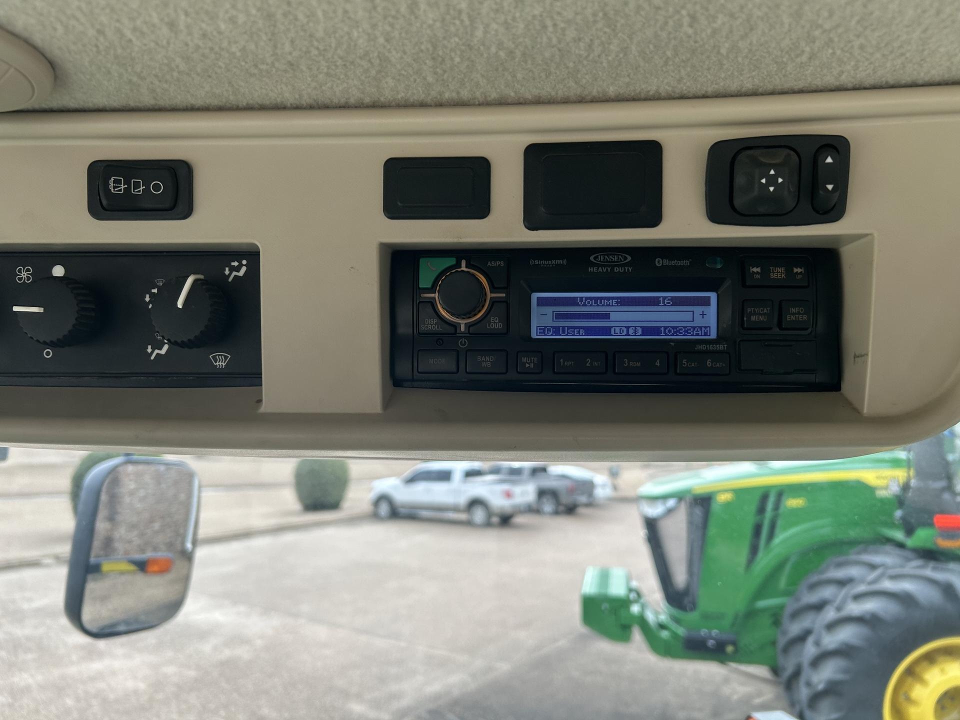 2012 John Deere 7200R Image