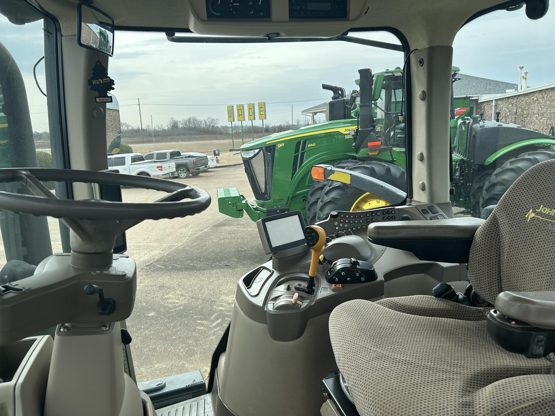 2012 John Deere 7200R Image