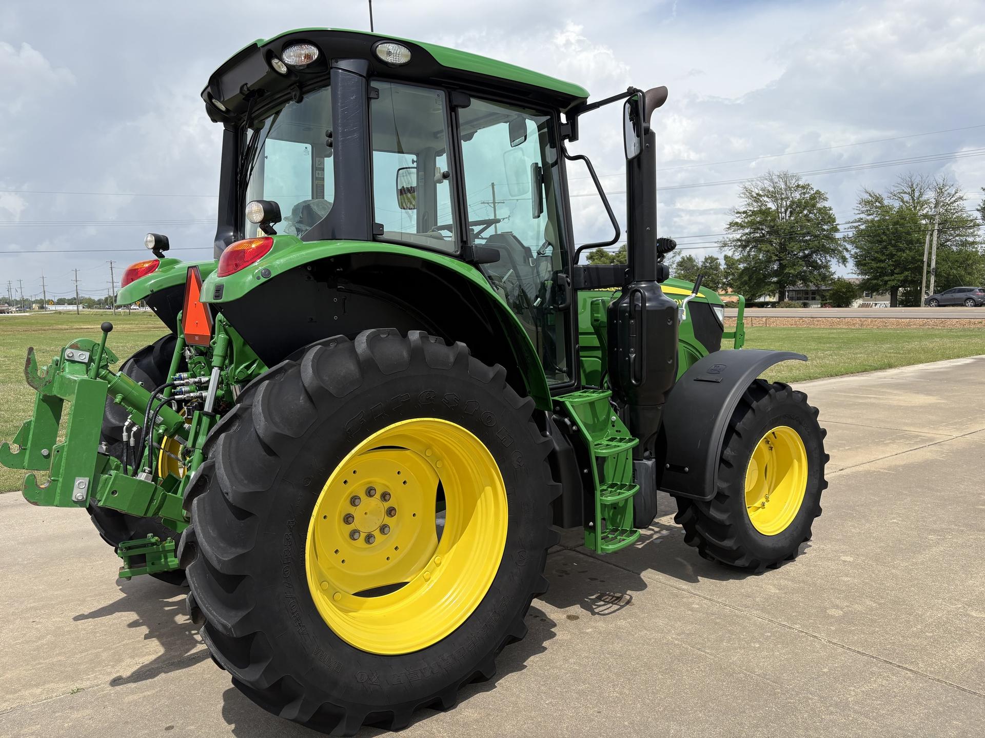 2021 John Deere 6140M Image
