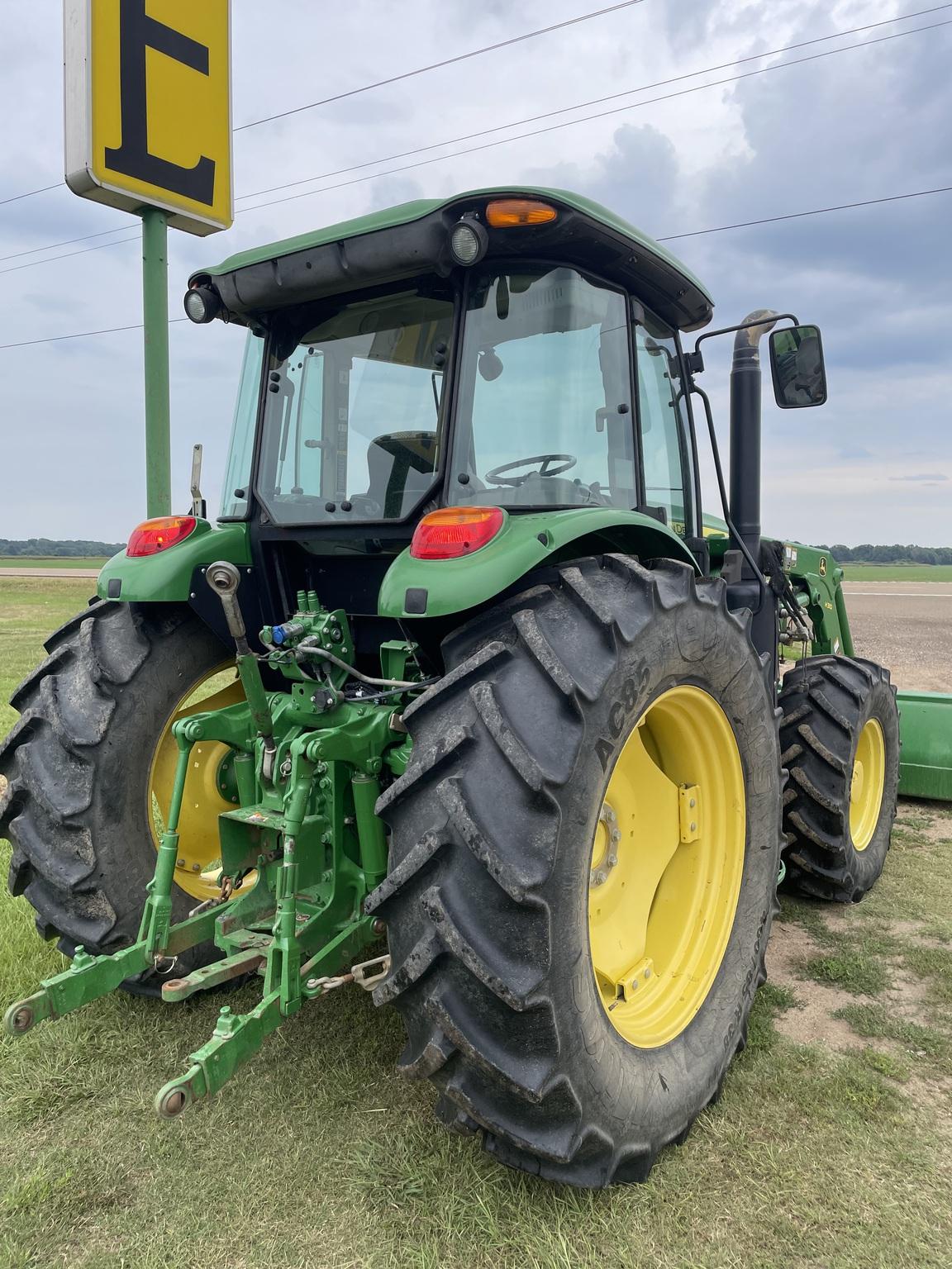 2016 John Deere 6105E Image