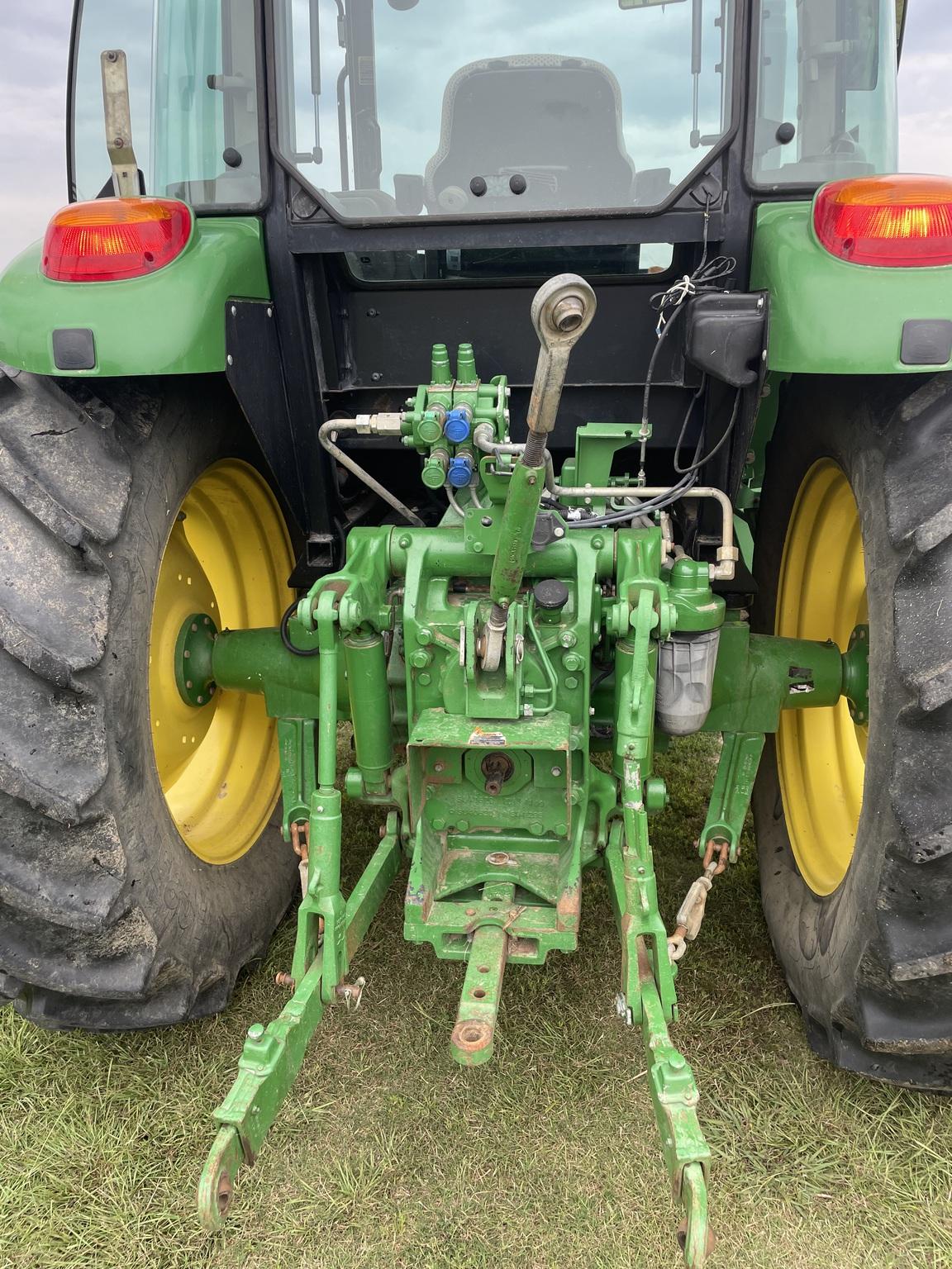 2016 John Deere 6105E Image