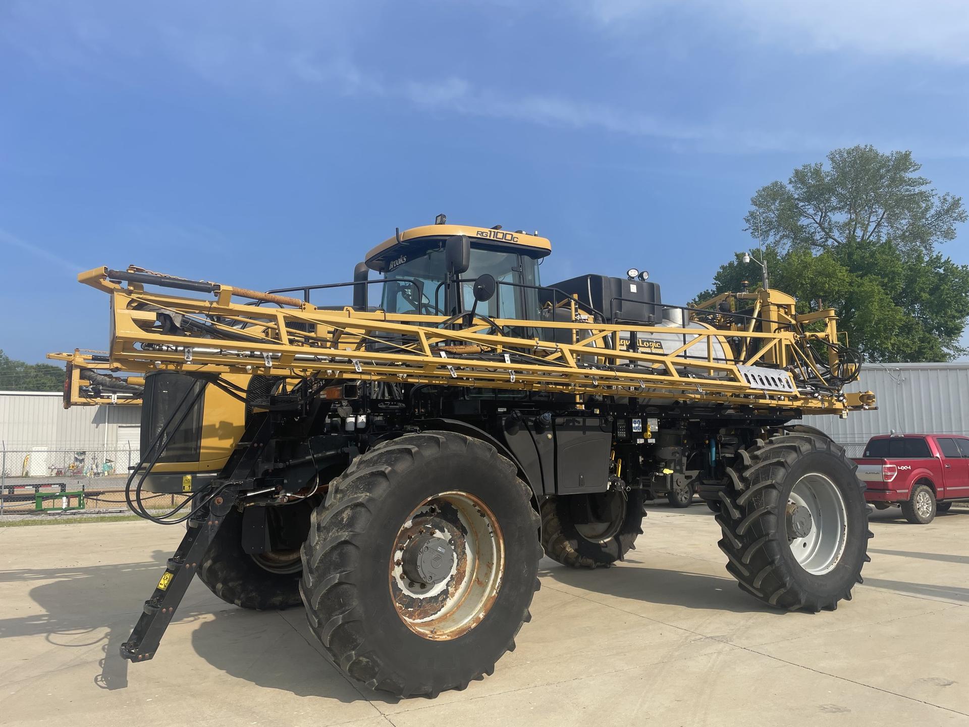 2020 RoGator RG 1100C Image