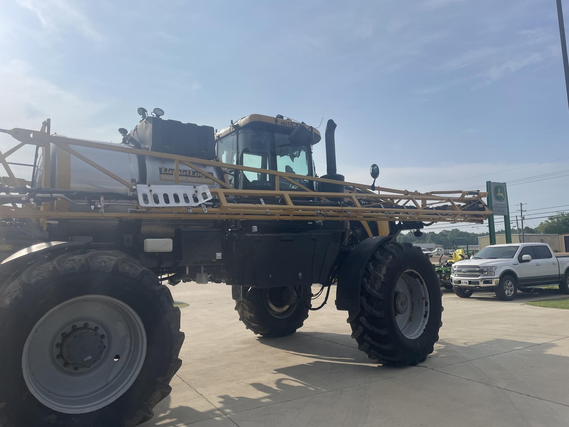 2020 RoGator RG 1100C Image