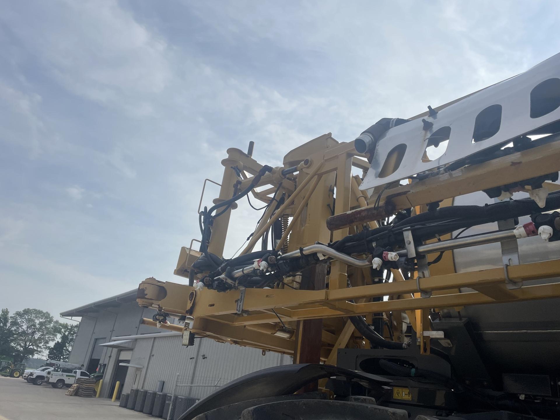 2020 RoGator RG 1100C Image