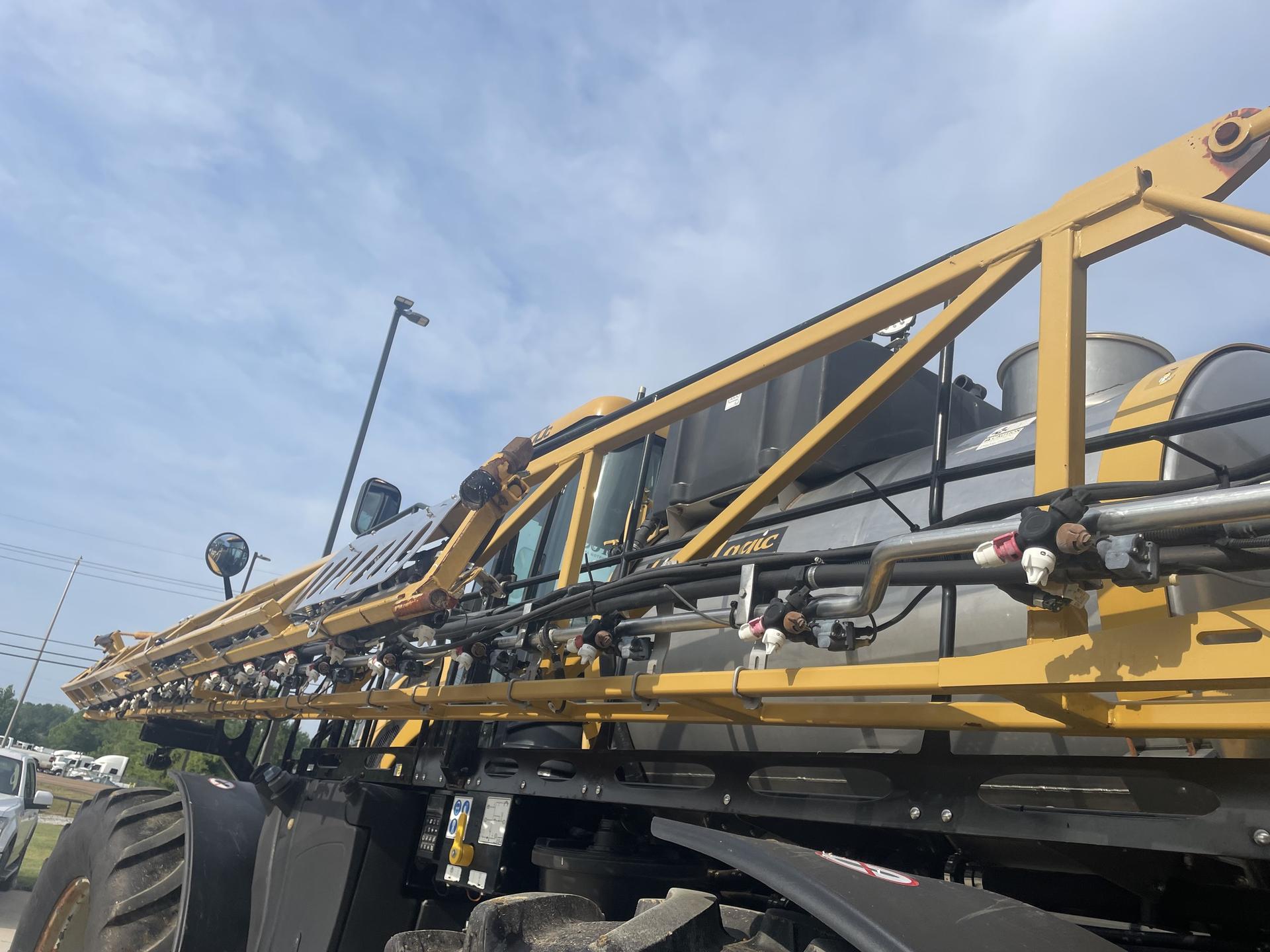 2020 RoGator RG 1100C Image