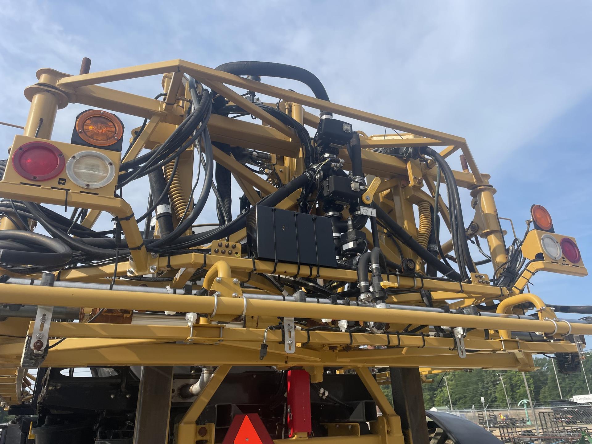 2020 RoGator RG 1100C Image