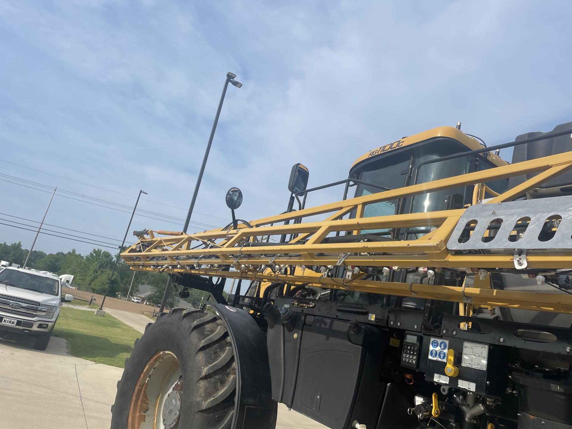 2020 RoGator RG 1100C Image