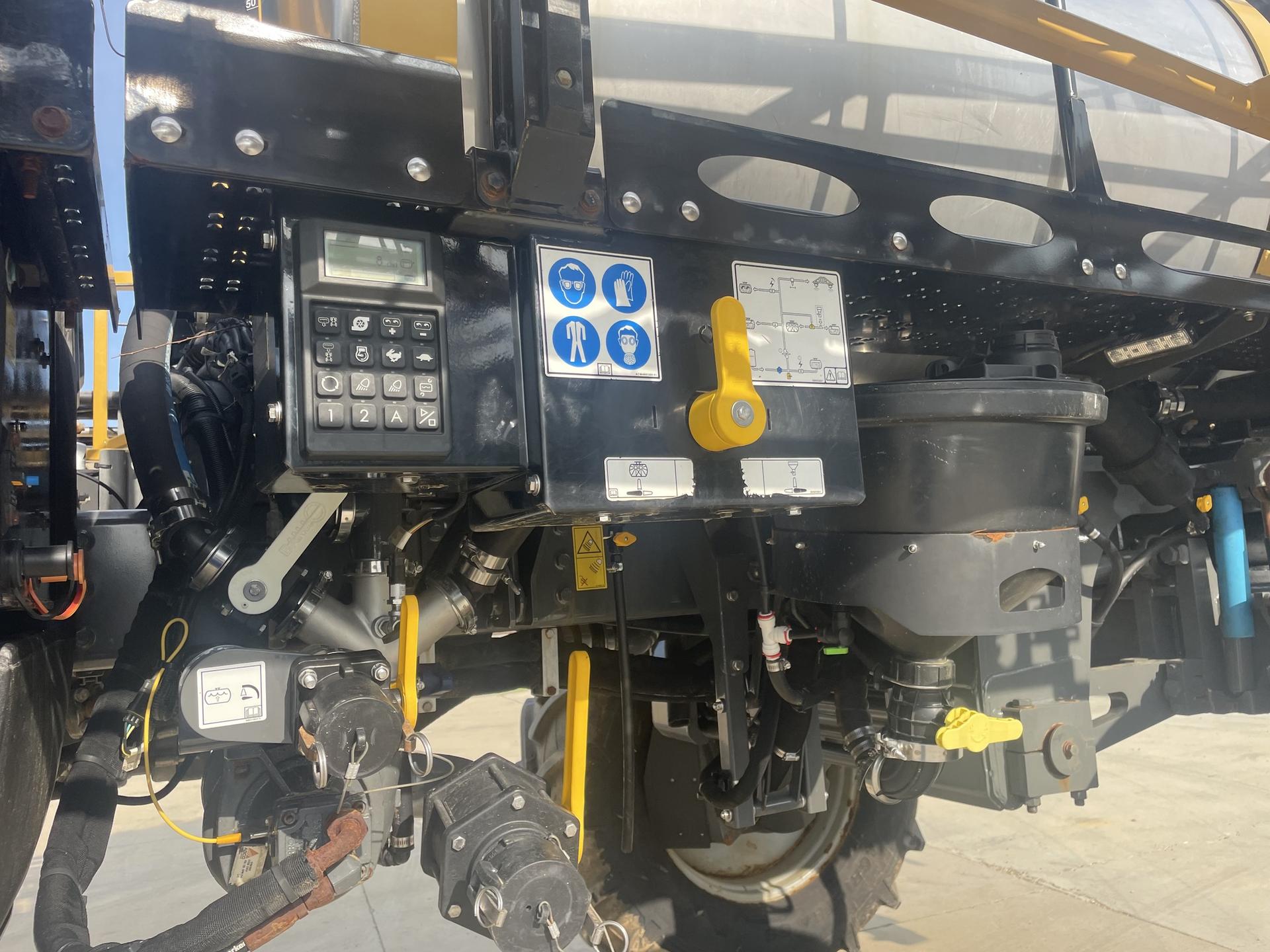 2020 RoGator RG 1100C Image