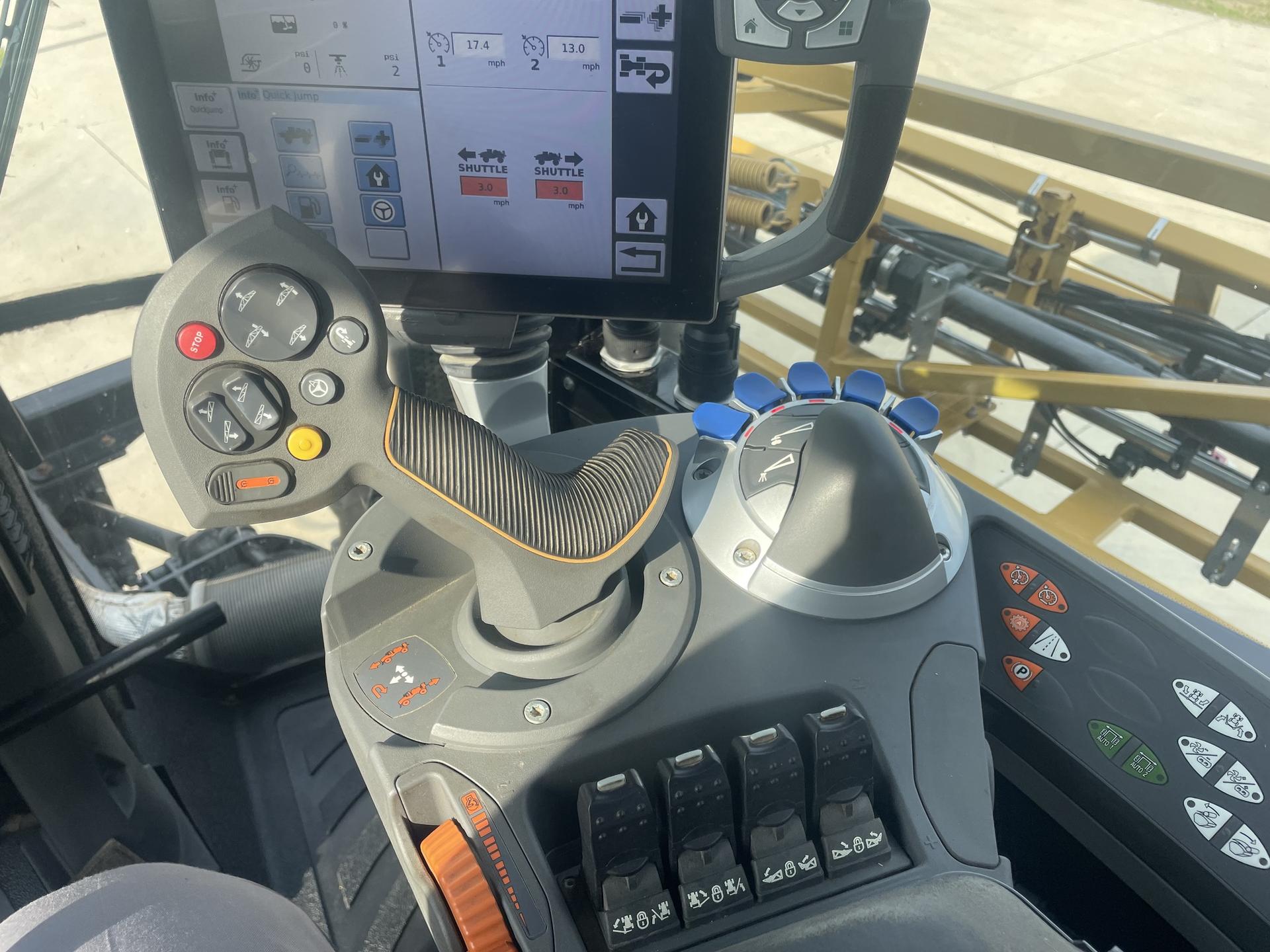 2020 RoGator RG 1100C Image