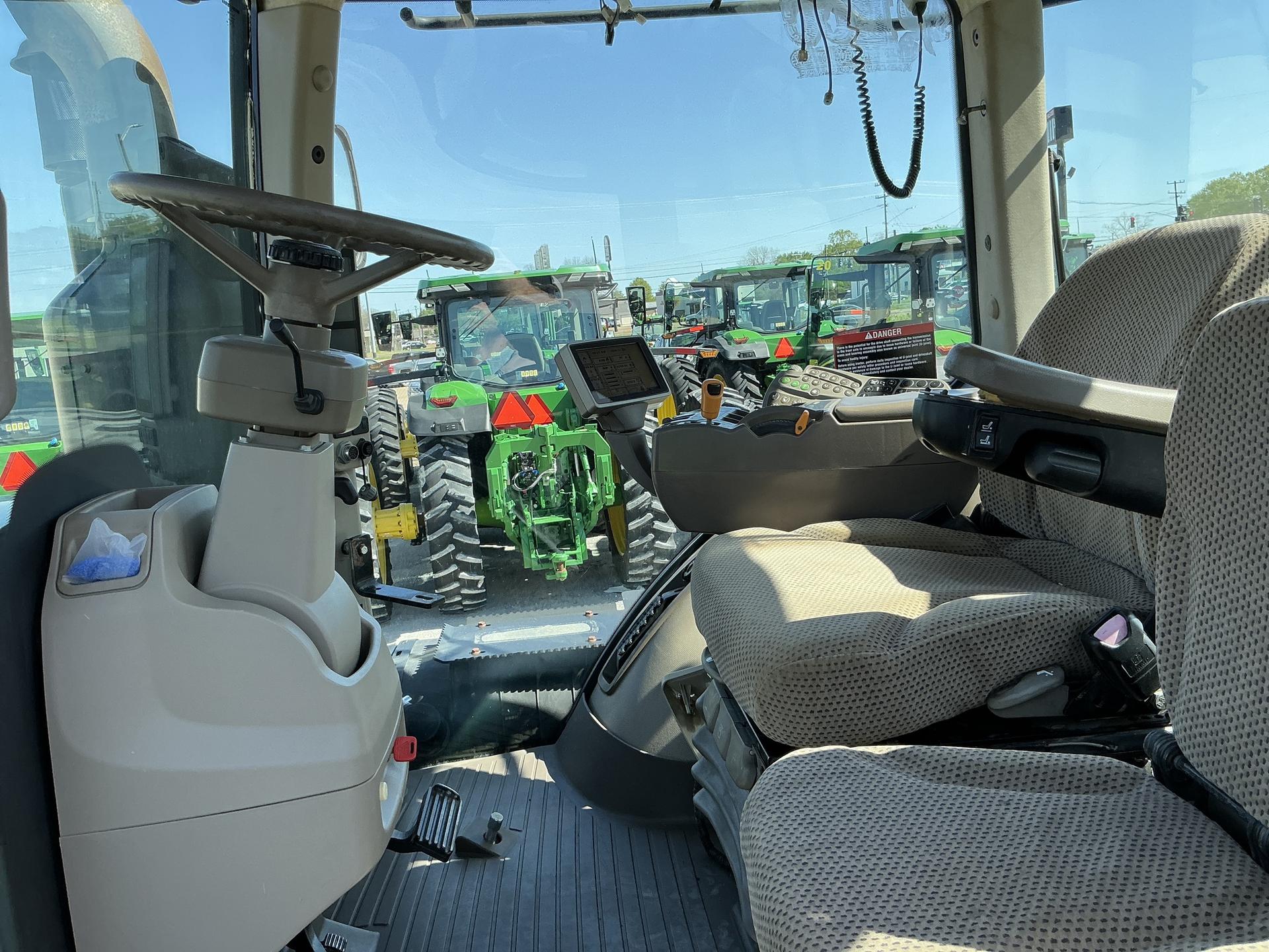 2014 John Deere 9560R Image