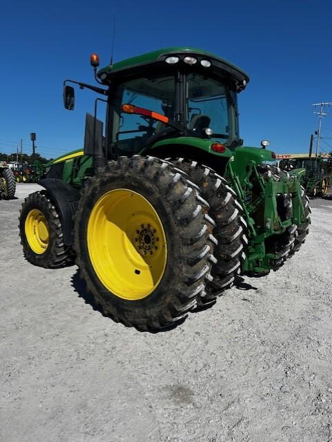 2015 John Deere 7210R Image