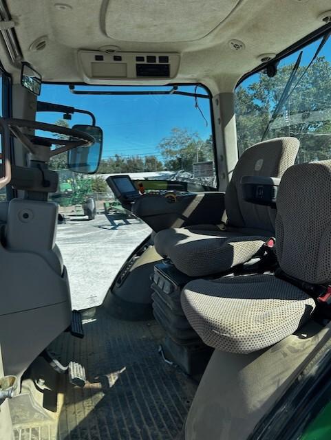 2015 John Deere 7210R Image