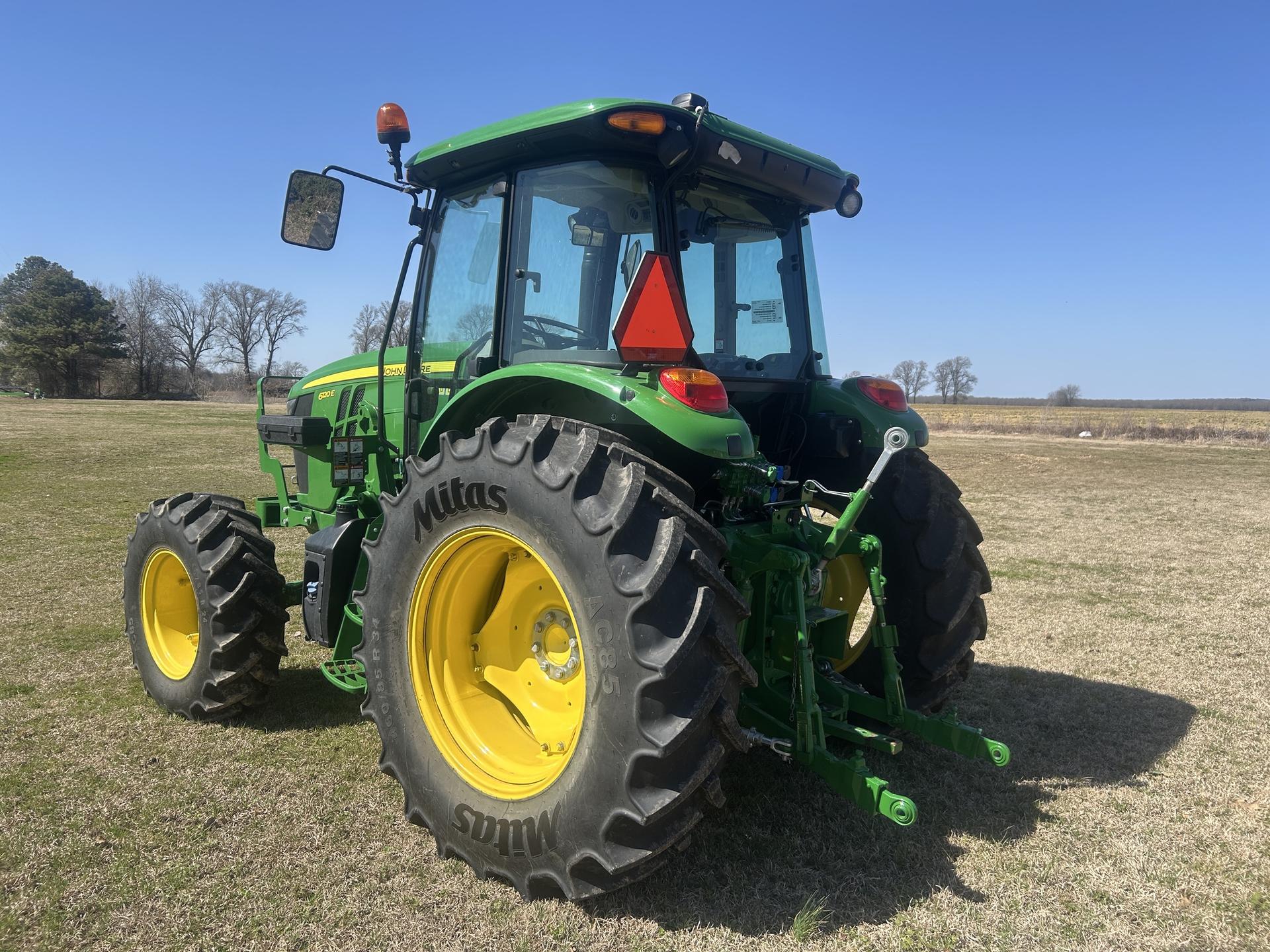 2023 John Deere 6120E Image