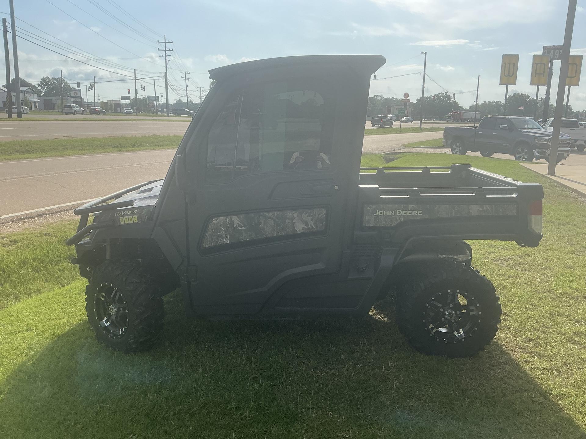 2023 John Deere XUV 835R Image