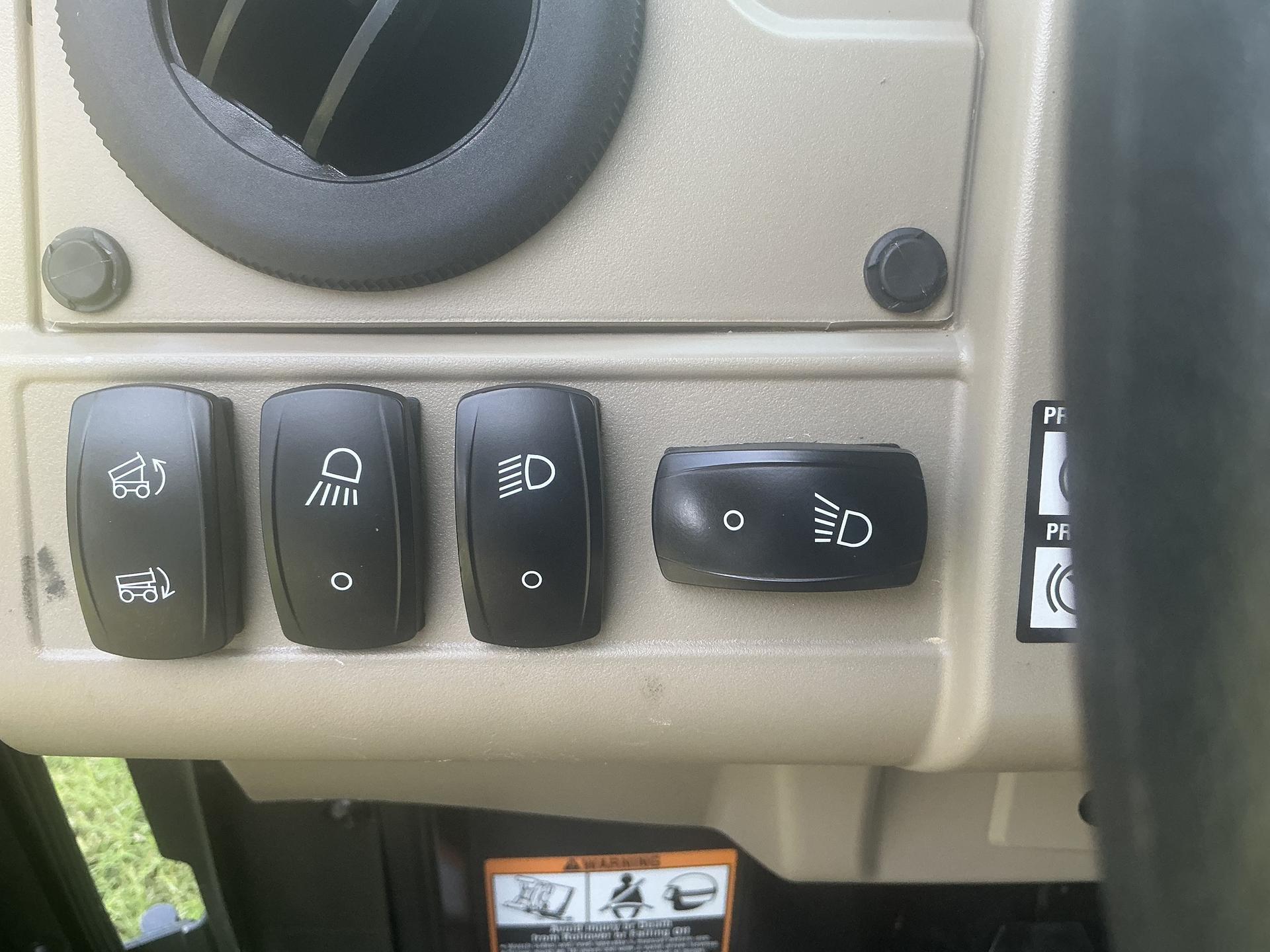 2023 John Deere XUV 835R Image