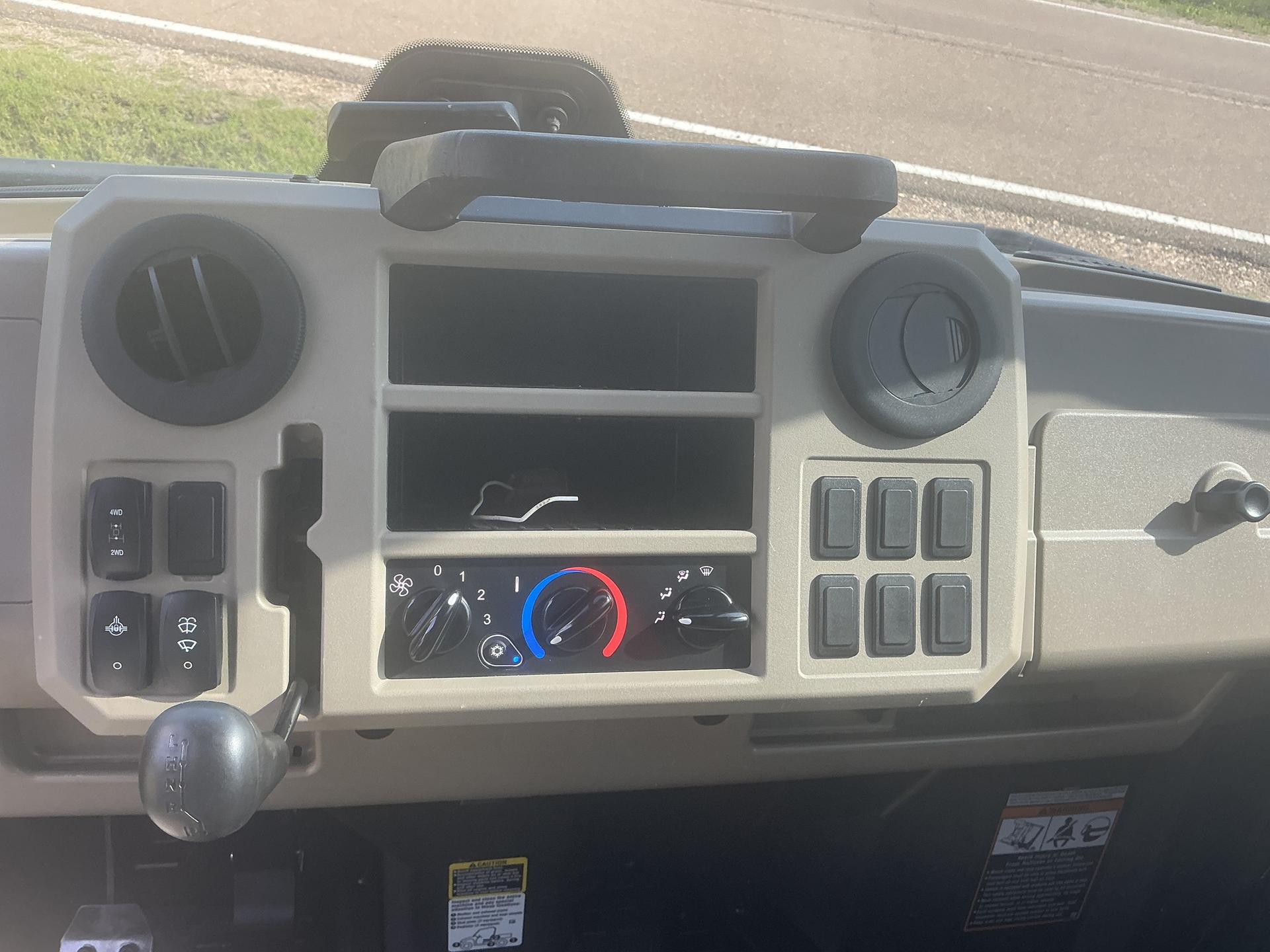 2023 John Deere XUV 835R Image