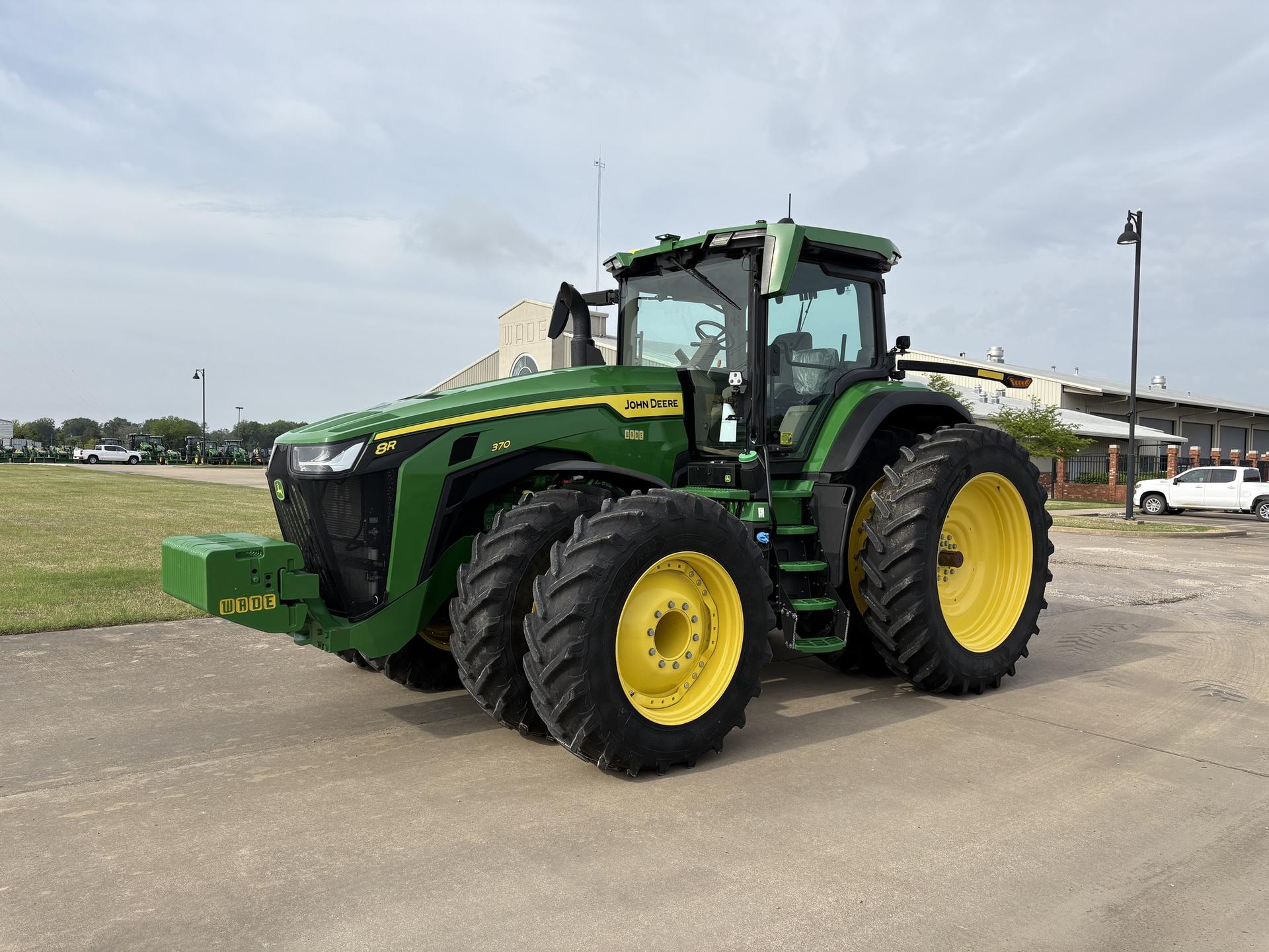 2023 John Deere 8R 370 Image