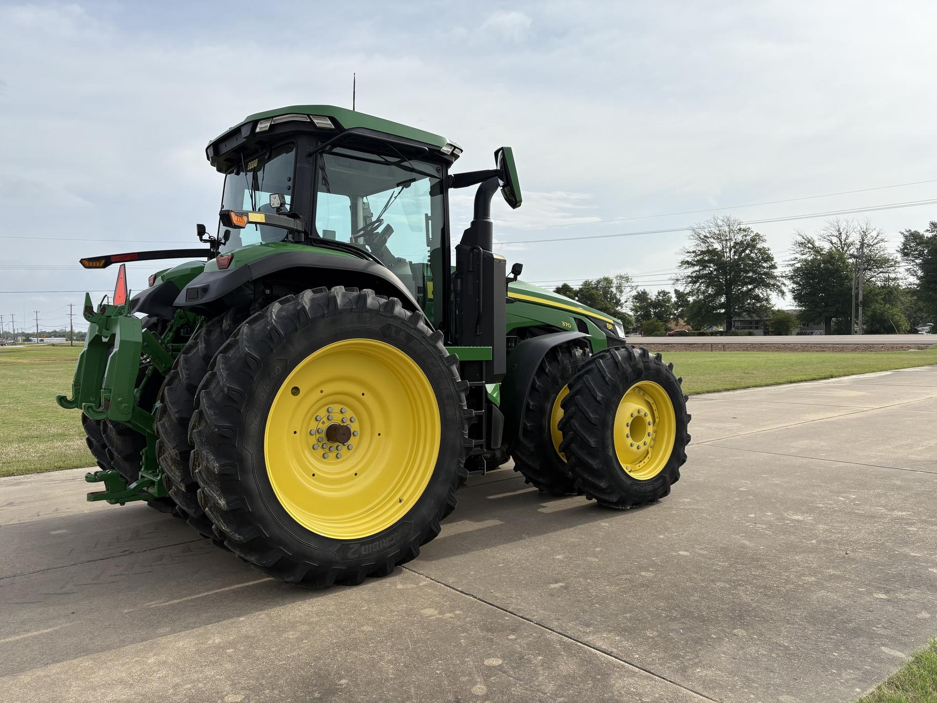 2023 John Deere 8R 370 Image