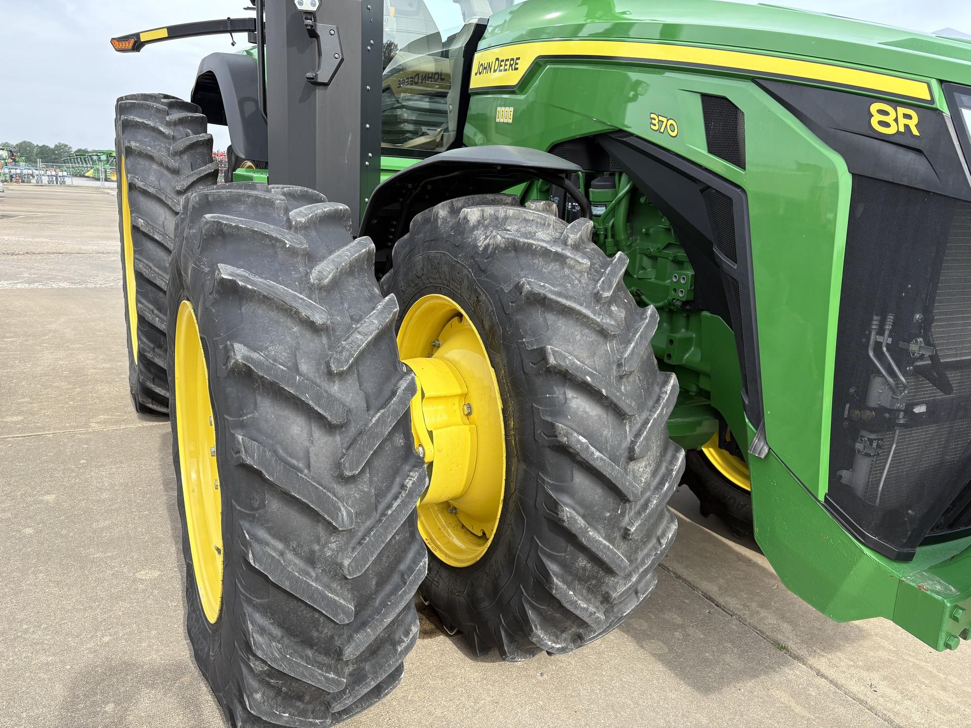 2023 John Deere 8R 370 Image