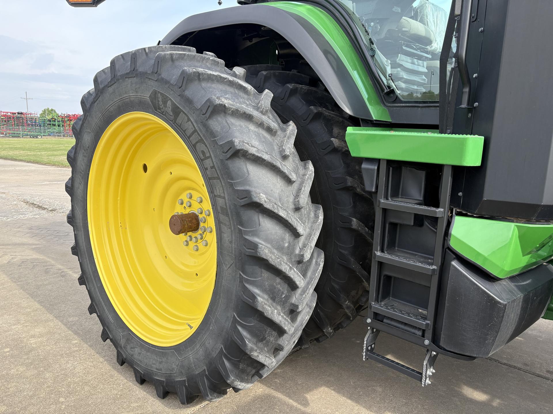 2023 John Deere 8R 370 Image
