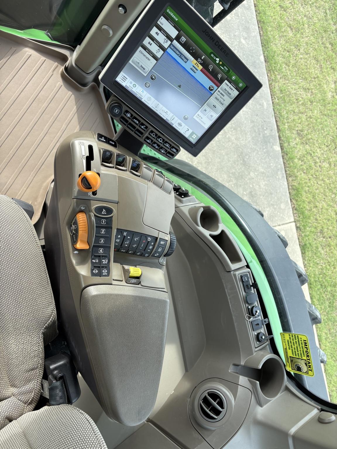 2023 John Deere 8R 370 Image
