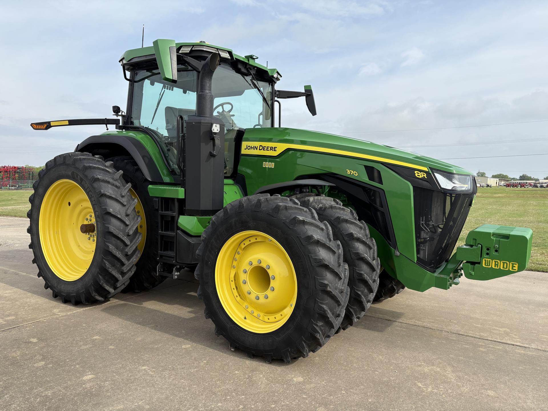 2023 John Deere 8R 370 Image