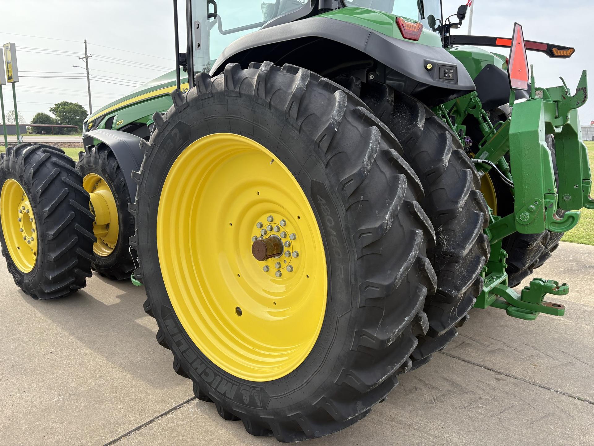 2023 John Deere 8R 370 Image