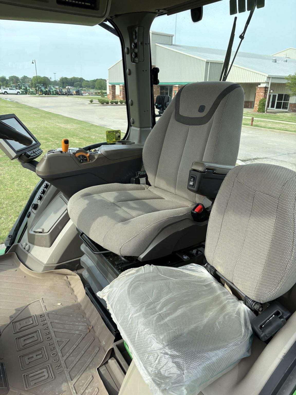 2023 John Deere 8R 370 Image