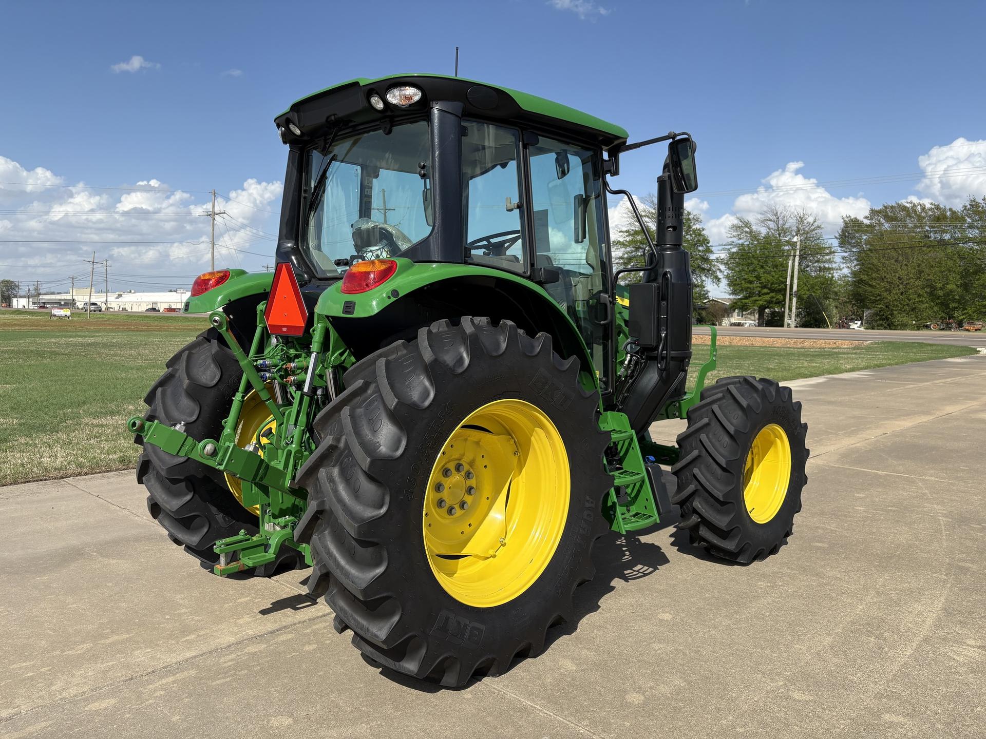 2023 John Deere 6120M Image
