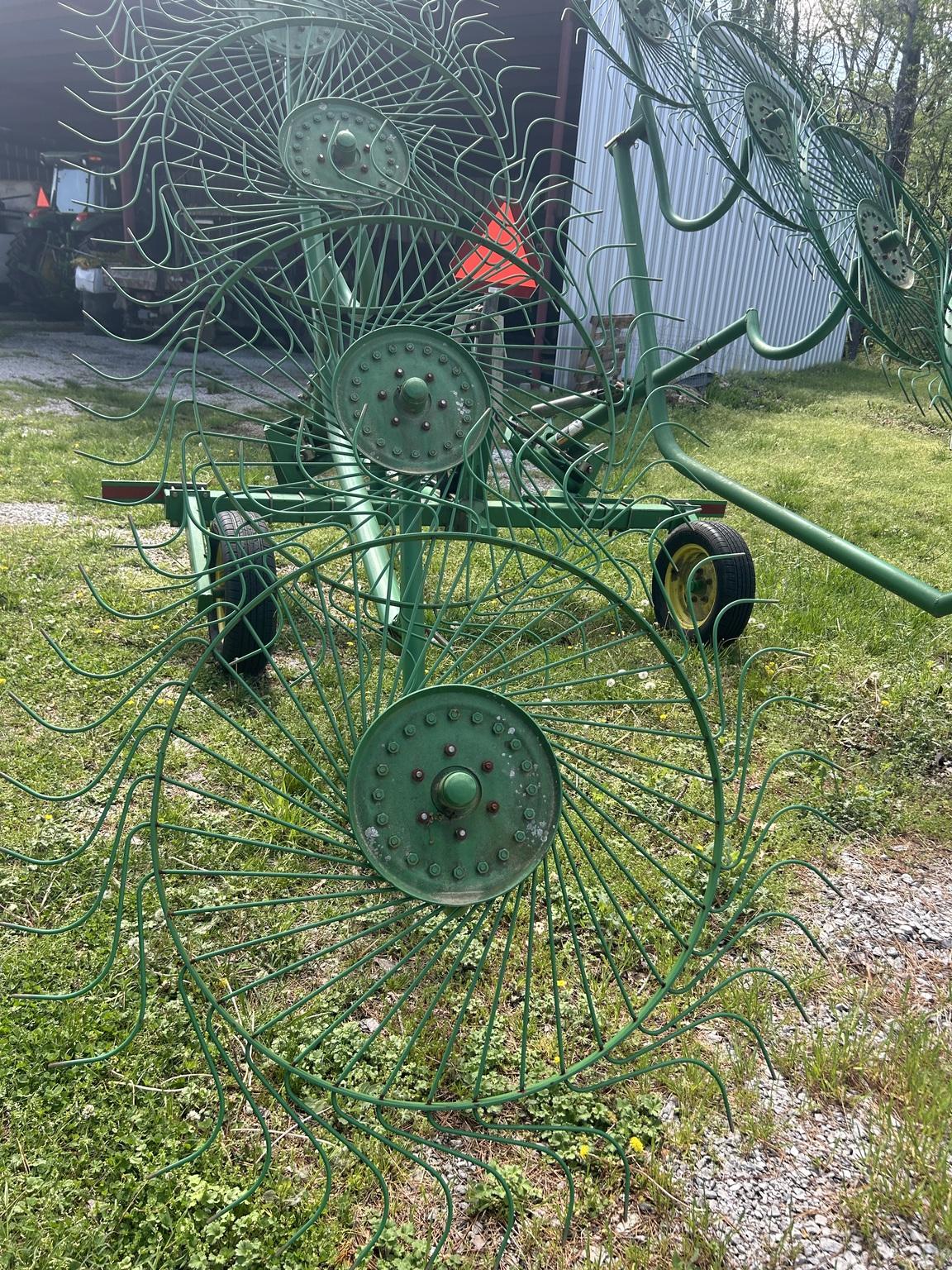 2005 John Deere 702 Image